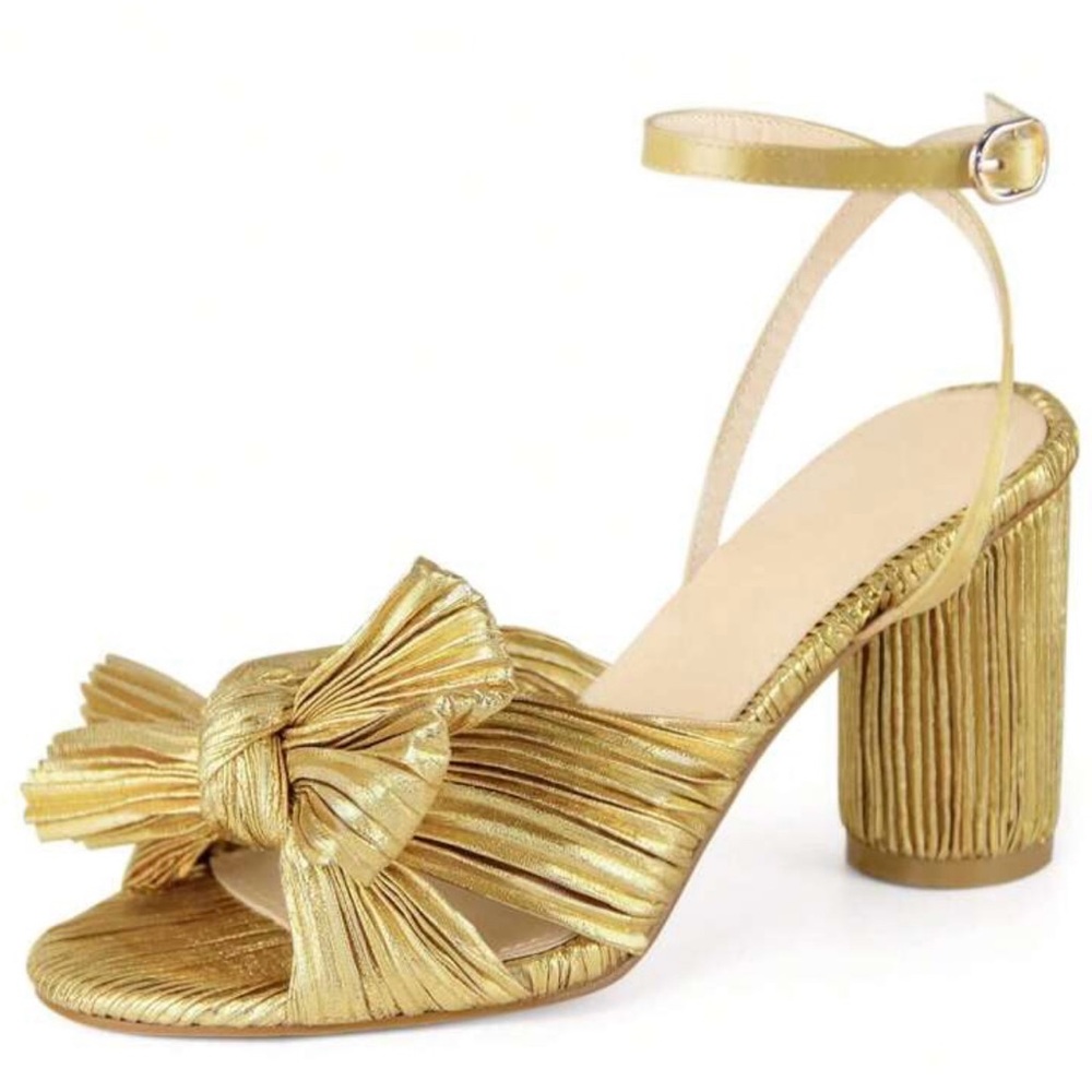 Metallic gold bow heeled sandal, very comfortable and sturdy. Worn only 2 times